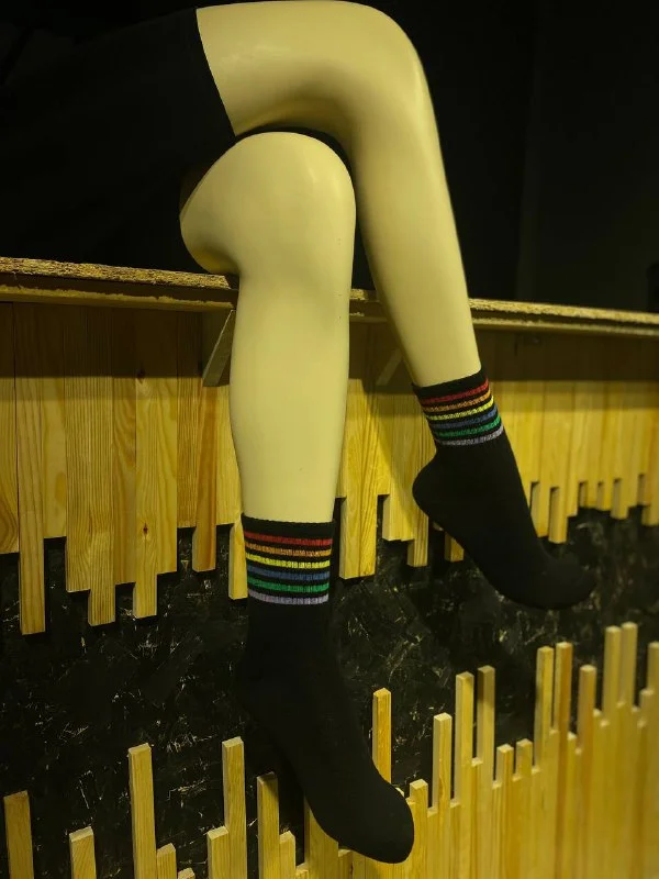 çok renkli çember desenli tenis çorap